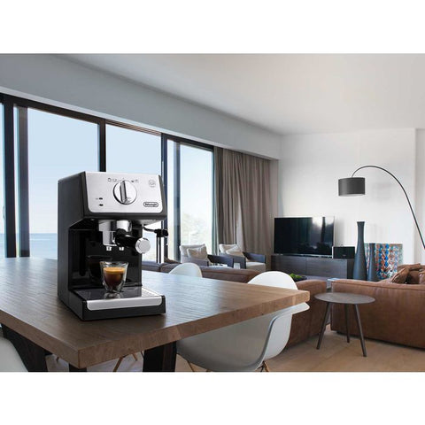 Espressomaskine med pumpe - DELONGHI - ECP33.21.BK - 15 bar - Sort / Sølv