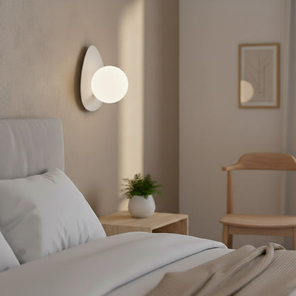 Ovo wall lamp white