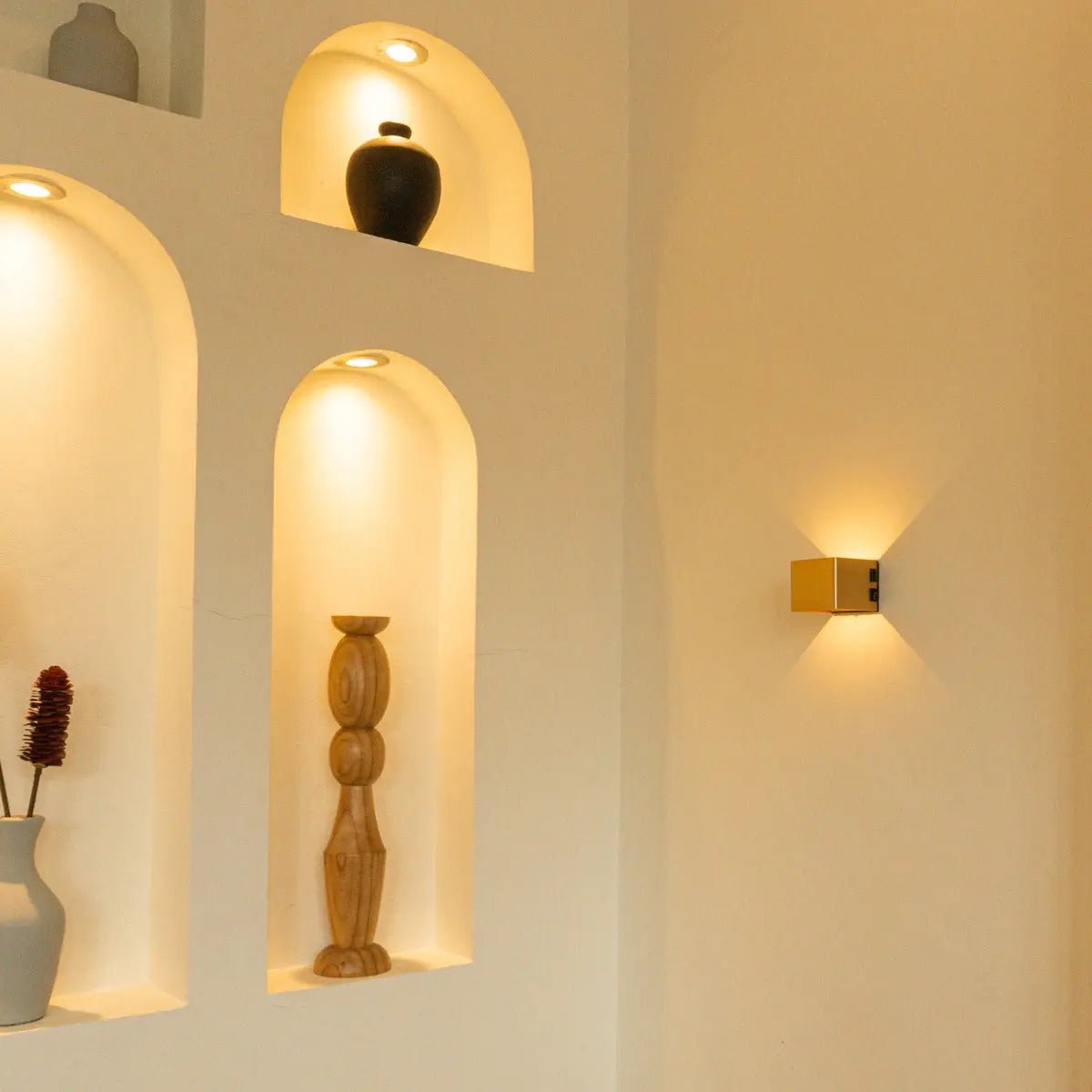 Tess Gold Rechargeable Wall Lamp | Motion sensor, 20 Light Modes & Remote Control-3